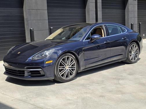 Night Blue Metallic 2020 Porsche Panamera