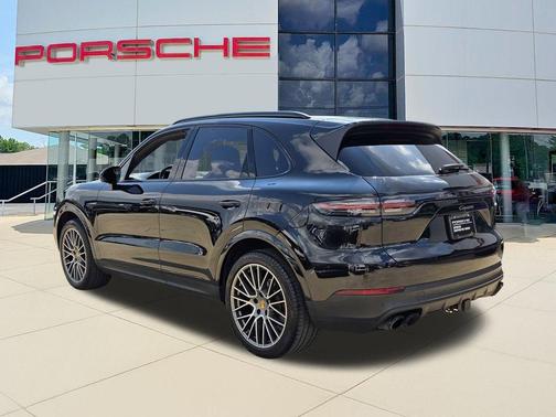 2023 Porsche Cayenne Platinum Edition