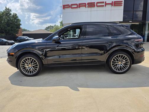2023 Porsche Cayenne Platinum Edition