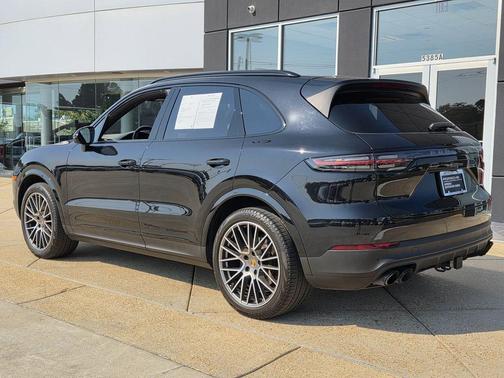 2023 Porsche Cayenne Platinum Edition