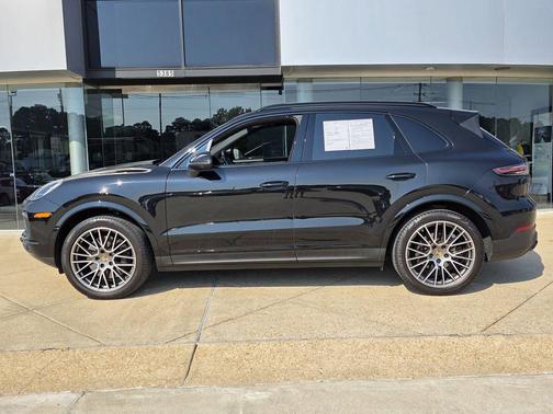 2023 Porsche Cayenne Platinum Edition