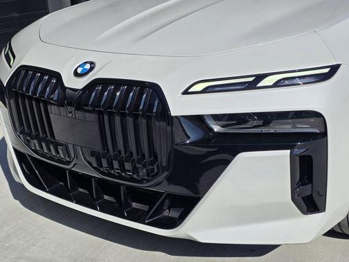 2023 BMW 740 i