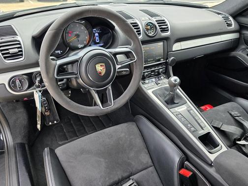 2016 Porsche Cayman GT4