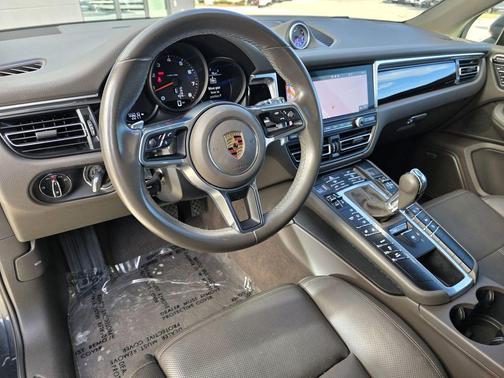 2021 Porsche Macan Base