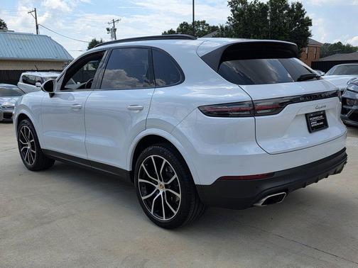 2023 Porsche Cayenne Base (Tiptronic)