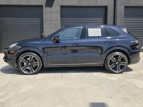 2023 Porsche Cayenne Platinum Edition