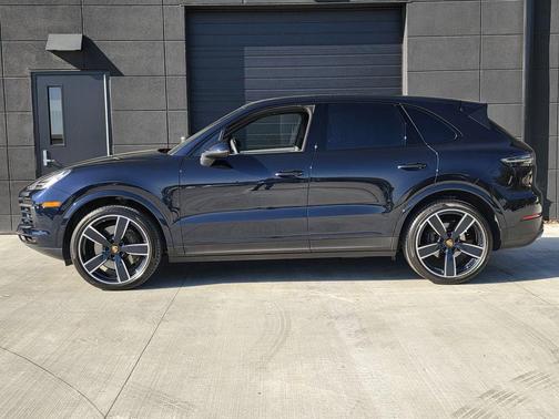 2023 Porsche Cayenne Platinum Edition