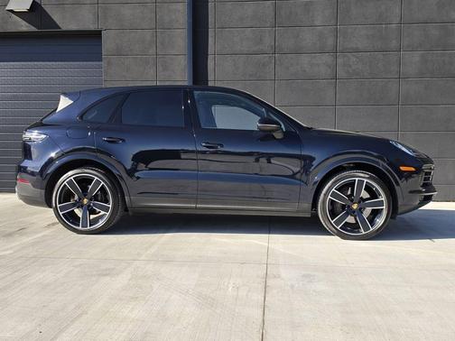 2023 Porsche Cayenne Platinum Edition