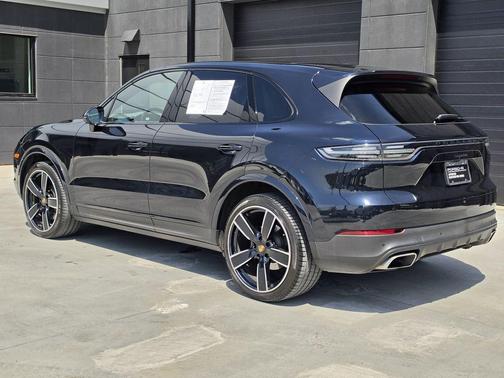 2023 Porsche Cayenne Platinum Edition