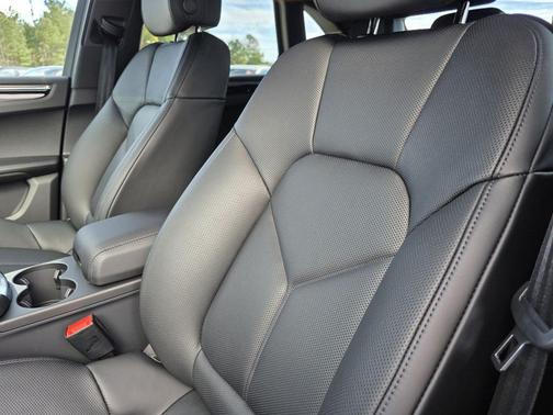 Silver Metallic 2026 Porsche Macan Base