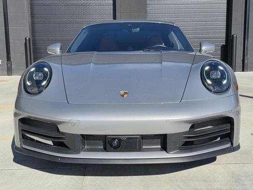 2025 Porsche 911 Carrera