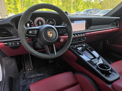 2025 Porsche 911 Carrera 4 GTS