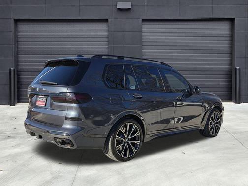 2021 BMW X7 M50i
