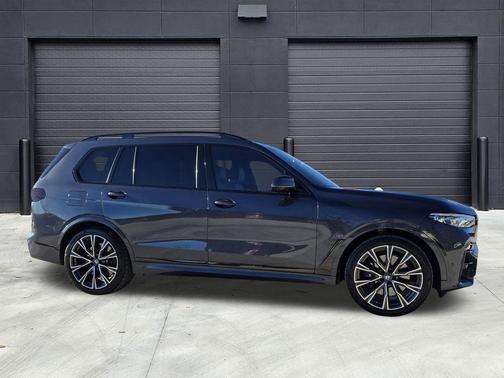 2021 BMW X7 M50i