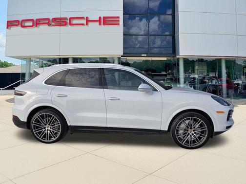 2022 Porsche Cayenne 