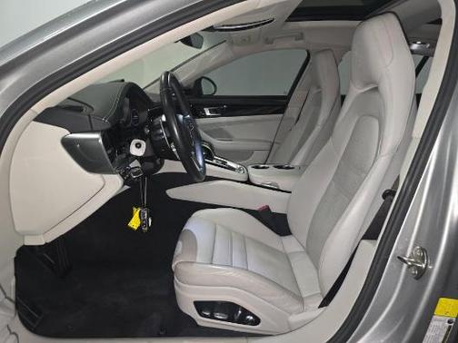 2018 Porsche Panamera 4