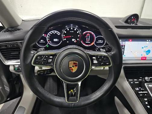 2018 Porsche Panamera 4