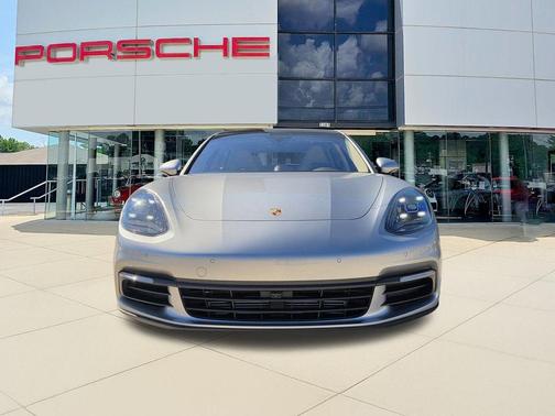 2018 Porsche Panamera 4
