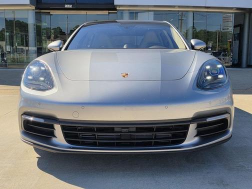 2018 Porsche Panamera 4