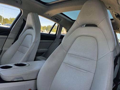 2018 Porsche Panamera 4