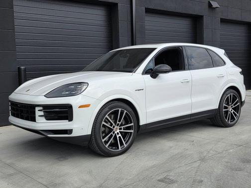 2025 Porsche Cayenne AWD