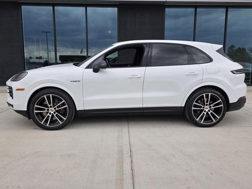 2025 Porsche Cayenne AWD