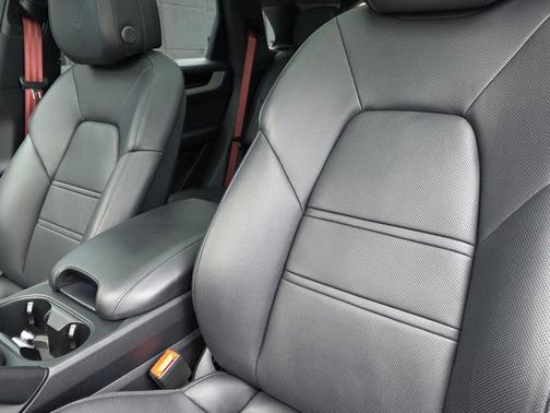 2025 Porsche Cayenne AWD