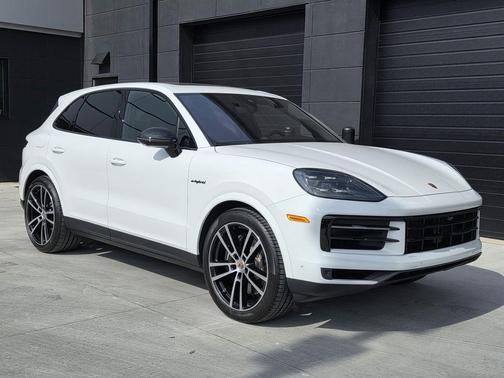 2025 Porsche Cayenne AWD