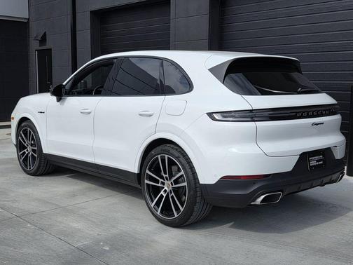 2025 Porsche Cayenne AWD