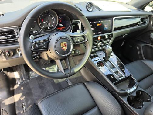 Volcano Grey Metallic 2026 Porsche Macan