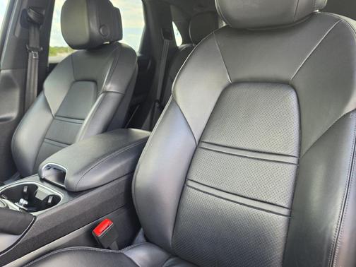Chalk 2022 Porsche Cayenne Platinum Edition