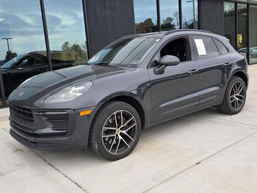 2022 Porsche Macan Base