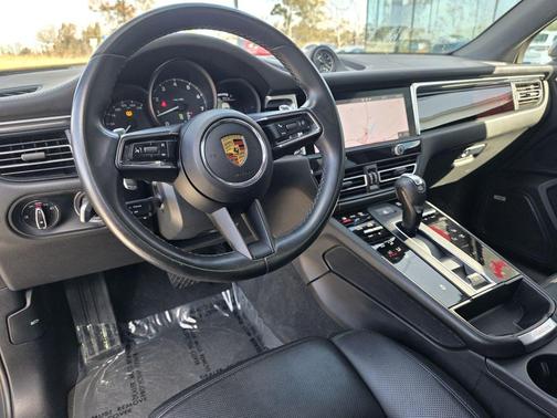 2022 Porsche Macan Base