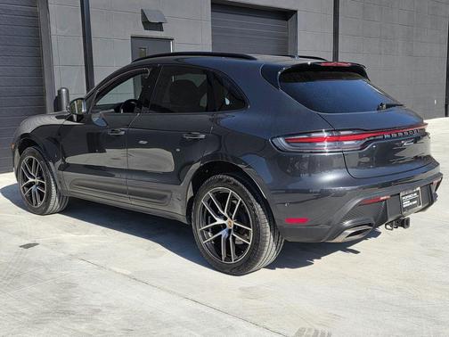 2022 Porsche Macan Base