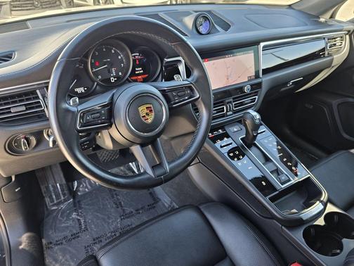 2022 Porsche Macan Base