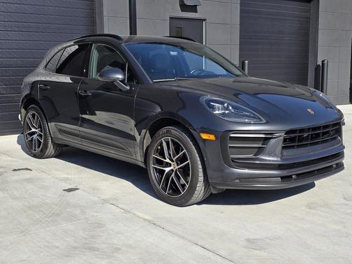 2022 Porsche Macan Base