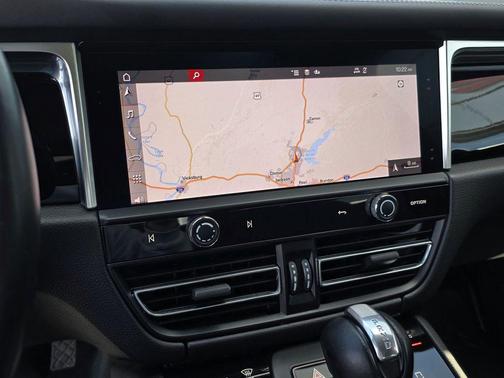 2022 Porsche Macan Base