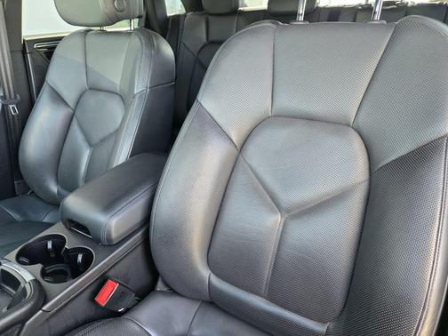 2022 Porsche Macan Base