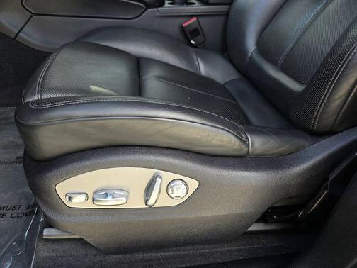 2022 Porsche Macan Base