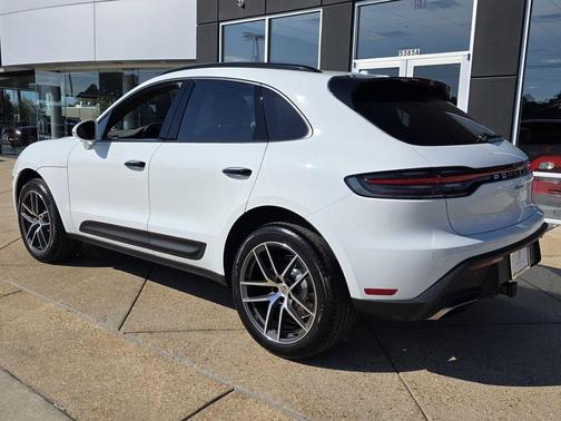 OQ 2026 Porsche Macan Base
