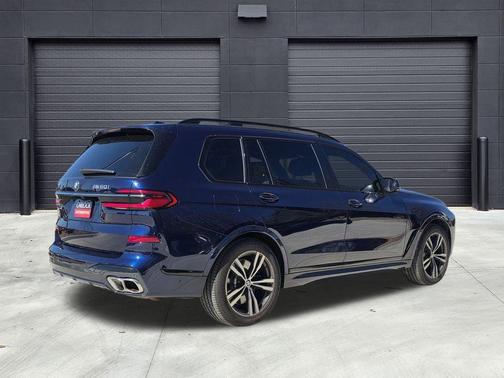 2023 BMW X7 M60i