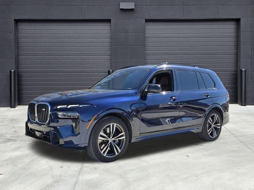 2023 BMW X7 M60i