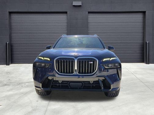 2023 BMW X7 M60i