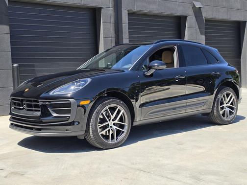 Volcano Grey Metallic 2025 Porsche Macan