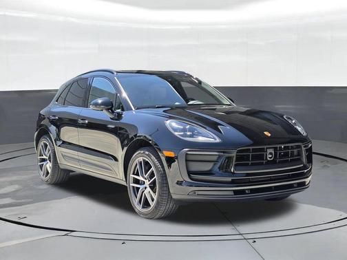 Volcano Grey Metallic 2025 Porsche Macan