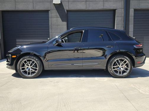 Volcano Grey Metallic 2025 Porsche Macan