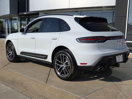 2025 Porsche Macan Base
