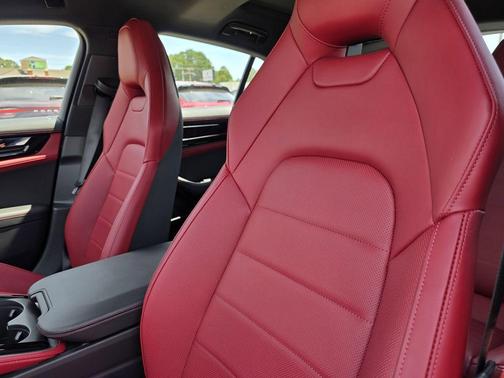 2025 Porsche Panamera Base