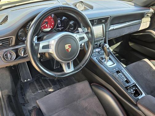 2015 Porsche 911 Carrera GTS