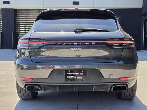 Volcano Grey Metallic 2020 Porsche Macan Base